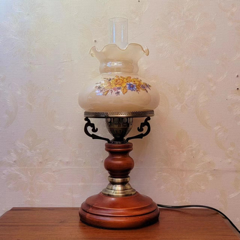 Vintage Table Lamp Floral Glass Shade Wood Base - Product detail 4