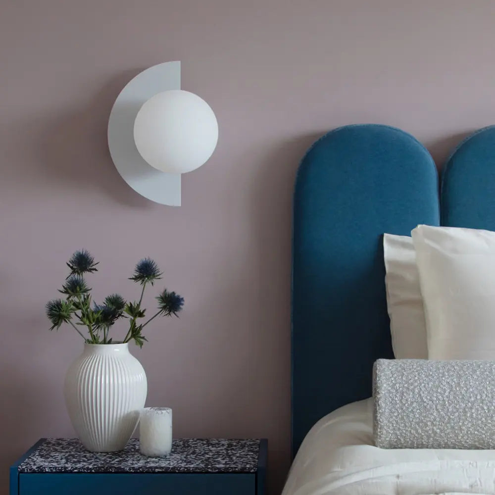 Modern Circular Wall Light Minimalist White LED Sconce - Product detail 4