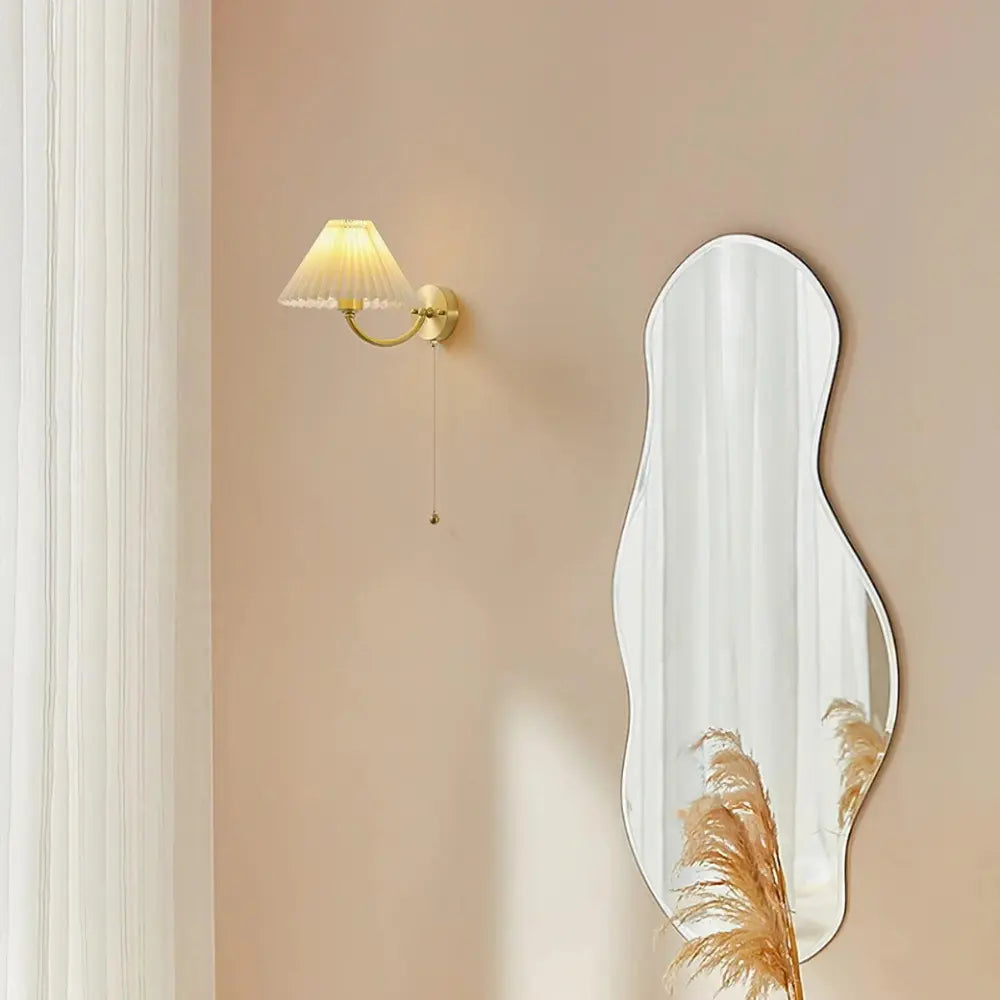 Classic Wall Sconce Pleated Shade With Pull Chain - Product detail 4