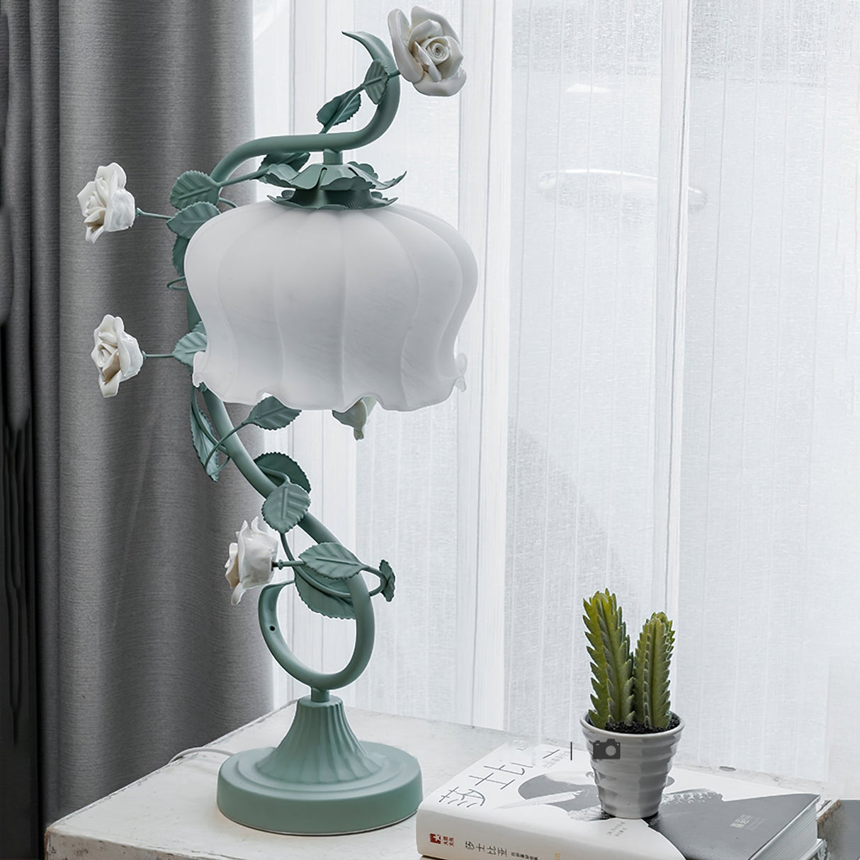 Floral Table Lamp Curved Green Metal Design With Glass Shade - Product detail 10
