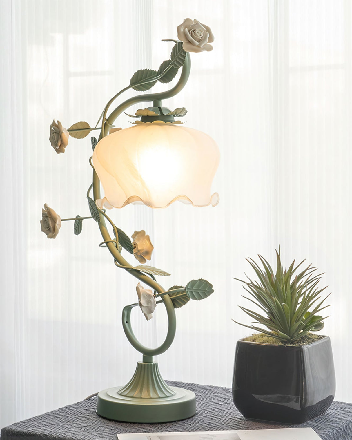 Floral Table Lamp Curved Green Metal Design With Glass Shade - Product detail 11