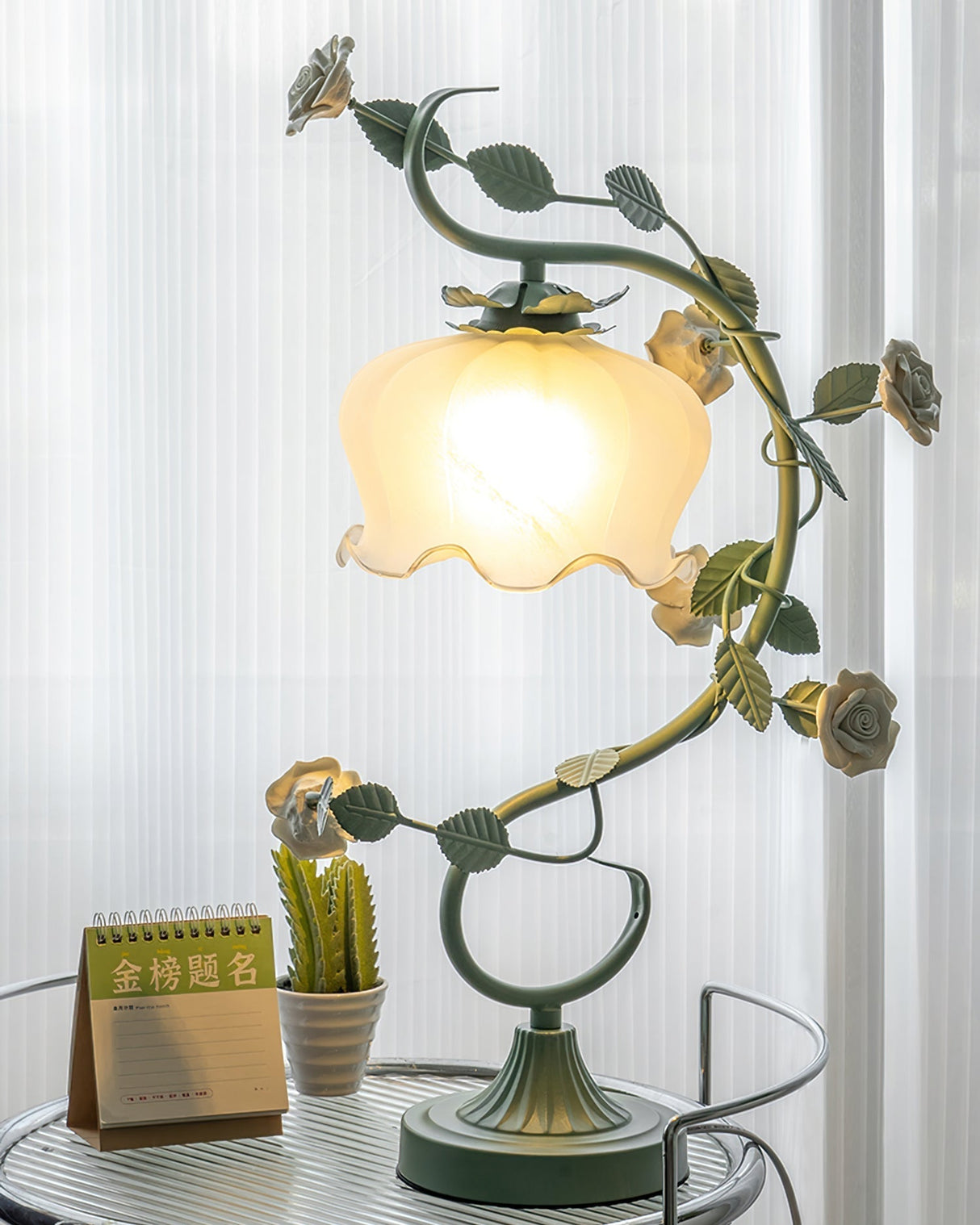 Floral Table Lamp Curved Green Metal Design With Glass Shade - Product detail 9