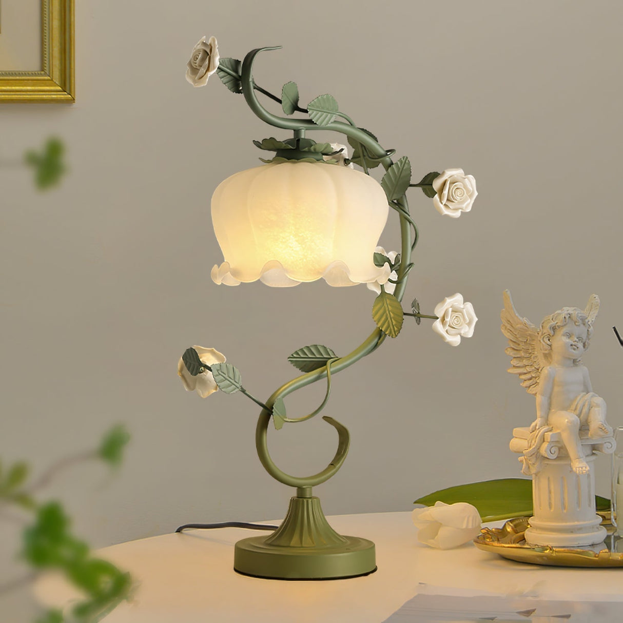 Floral Table Lamp Curved Green Metal Design With Glass Shade - Product detail 5
