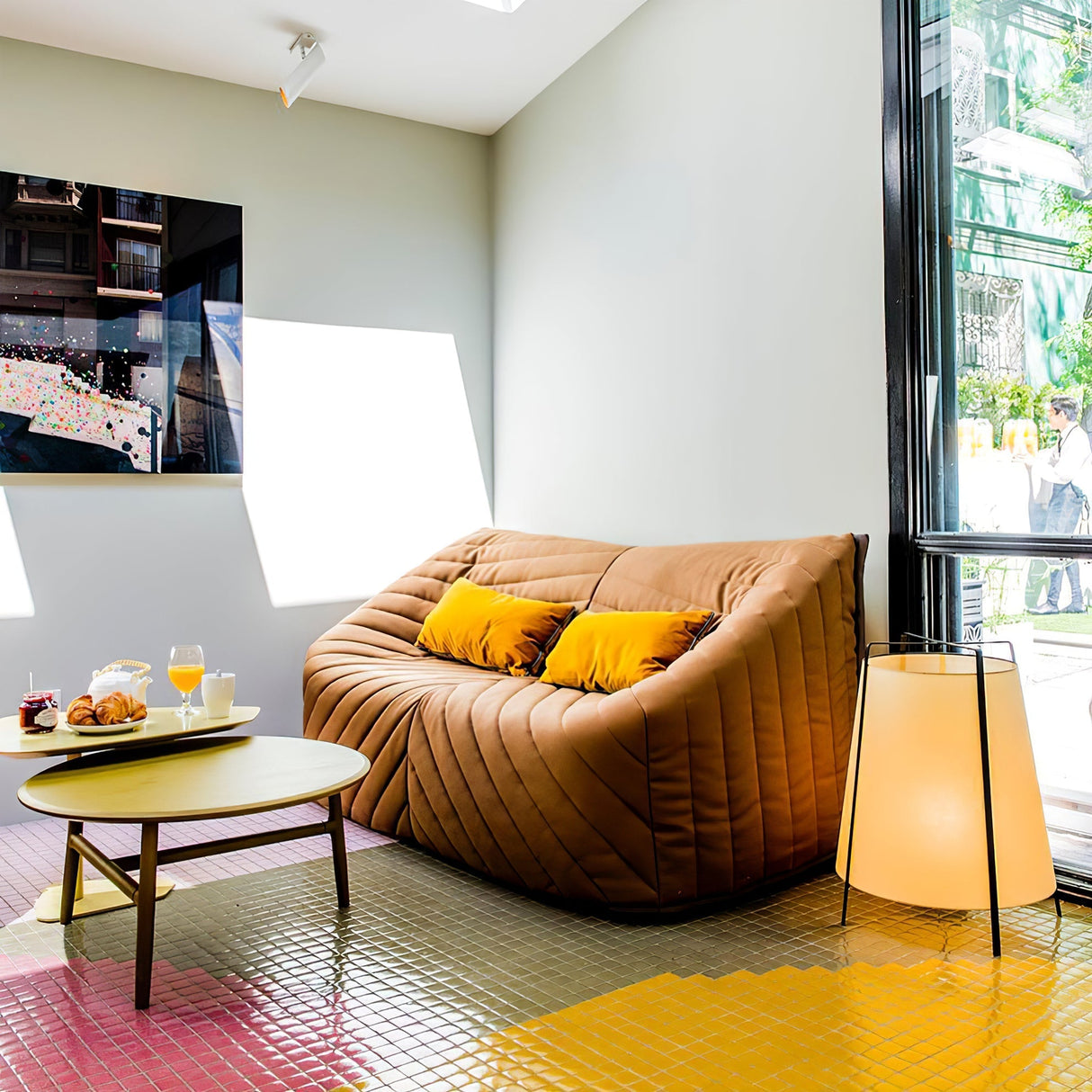 Modern Table Lamp Minimalist Tripod Design - Product detail 19