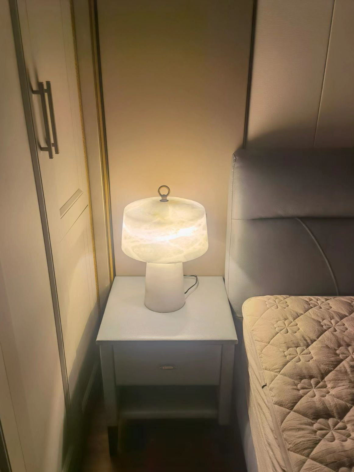 Alabaster Table Lamp Vintage Brass Accents - Product detail 8