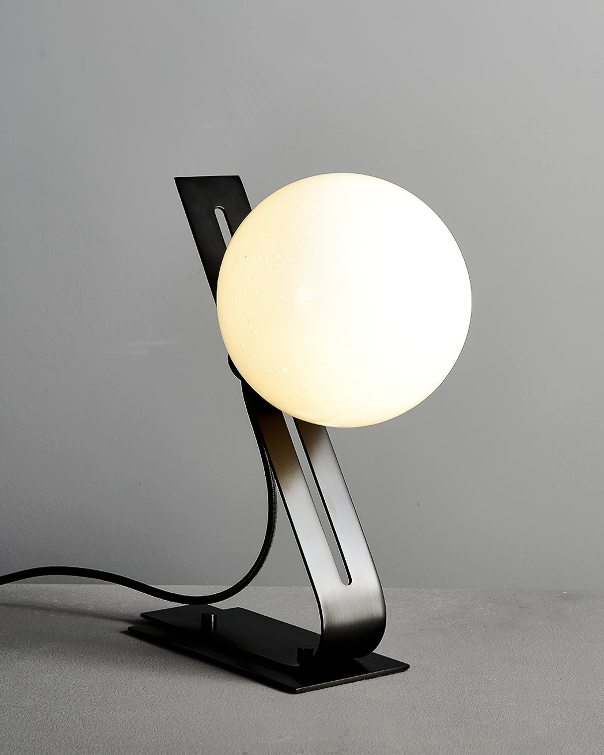 Modern Table Lamp Glass Globe Brass Frame Design - Product detail 18
