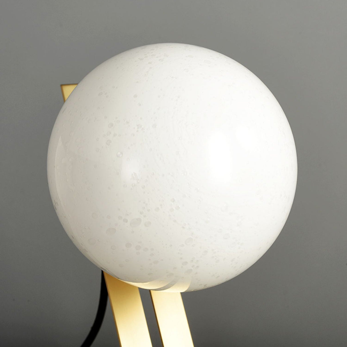 Modern Table Lamp Glass Globe Brass Frame Design - Product detail 12