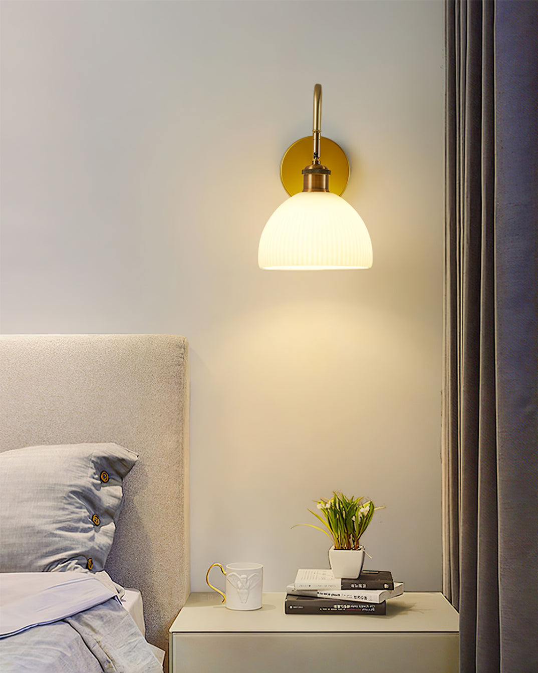 Modern Wall Sconce Brass Finish With Glass Shade - Product detail 5