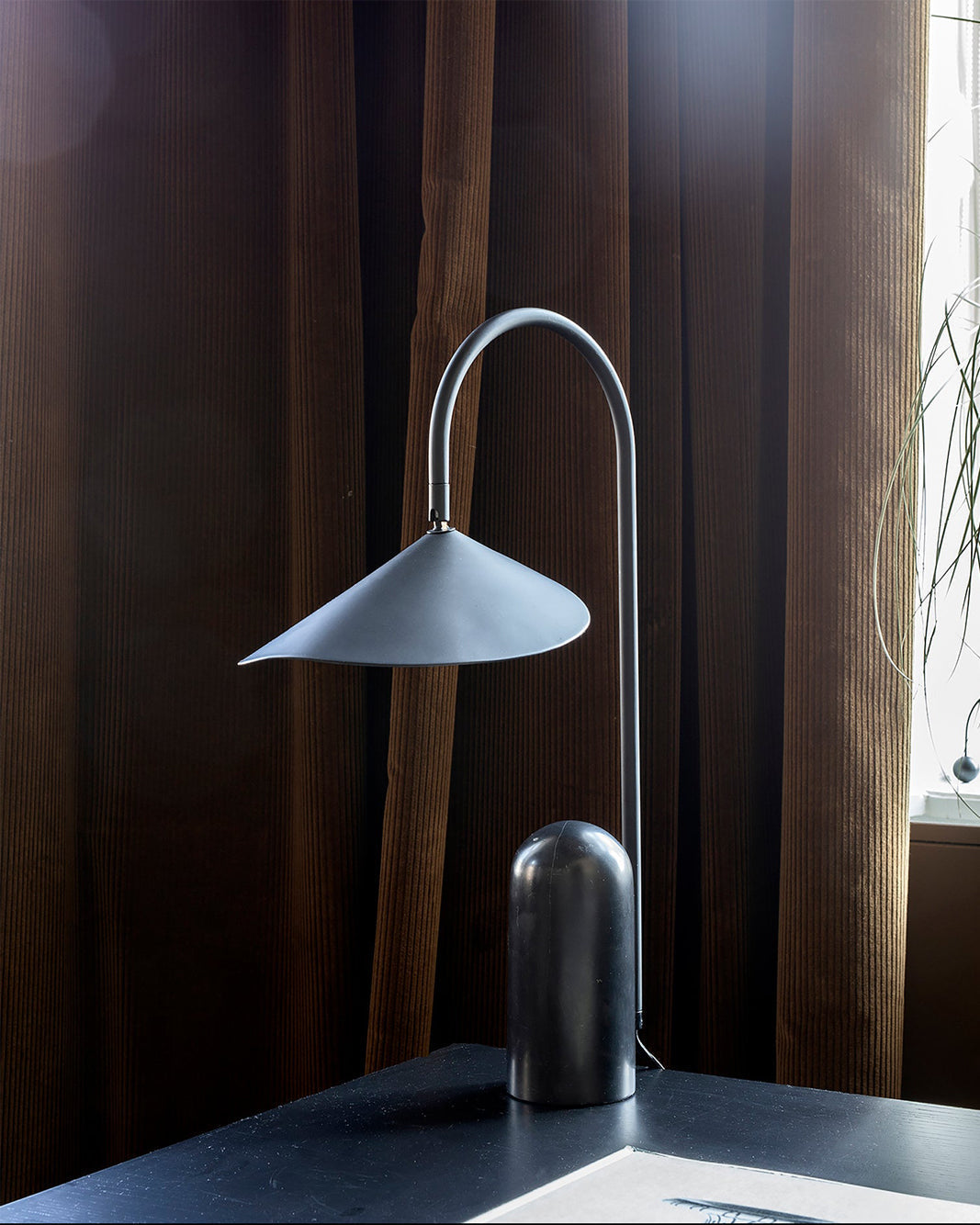 Modern Table Lamp Black Marble Base with Curved Shade - Product detail 25