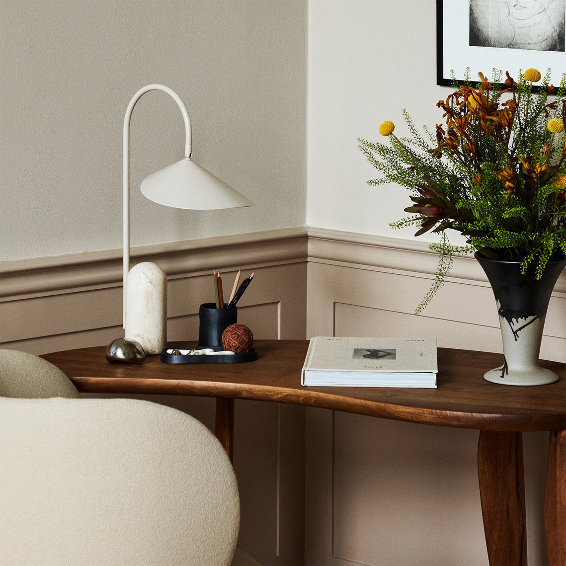 Modern Table Lamp Black Marble Base with Curved Shade - Product detail 18