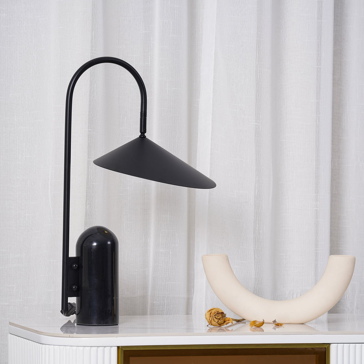 Modern Table Lamp Black Marble Base with Curved Shade - Product detail 11