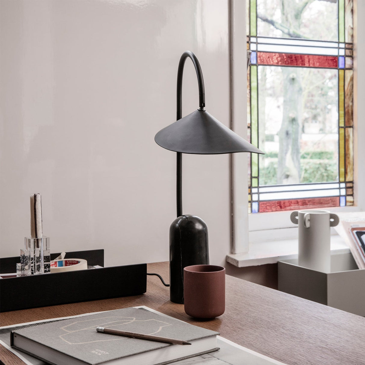 Modern Table Lamp Black Marble Base with Curved Shade - Product detail 8