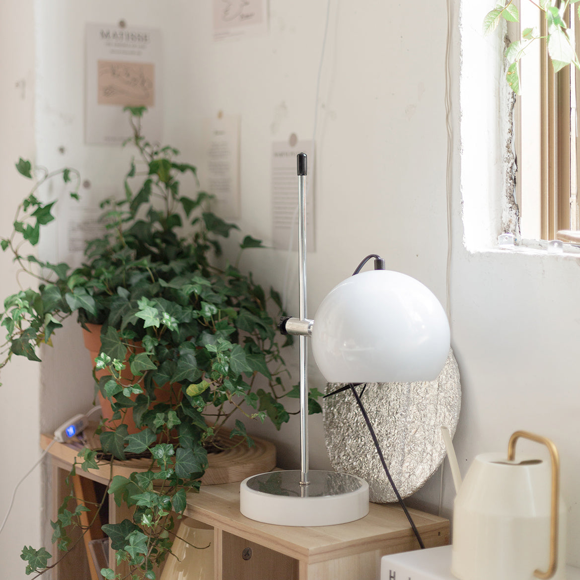 Modern Table Lamp Adjustable Ball Head Design - Detailed view