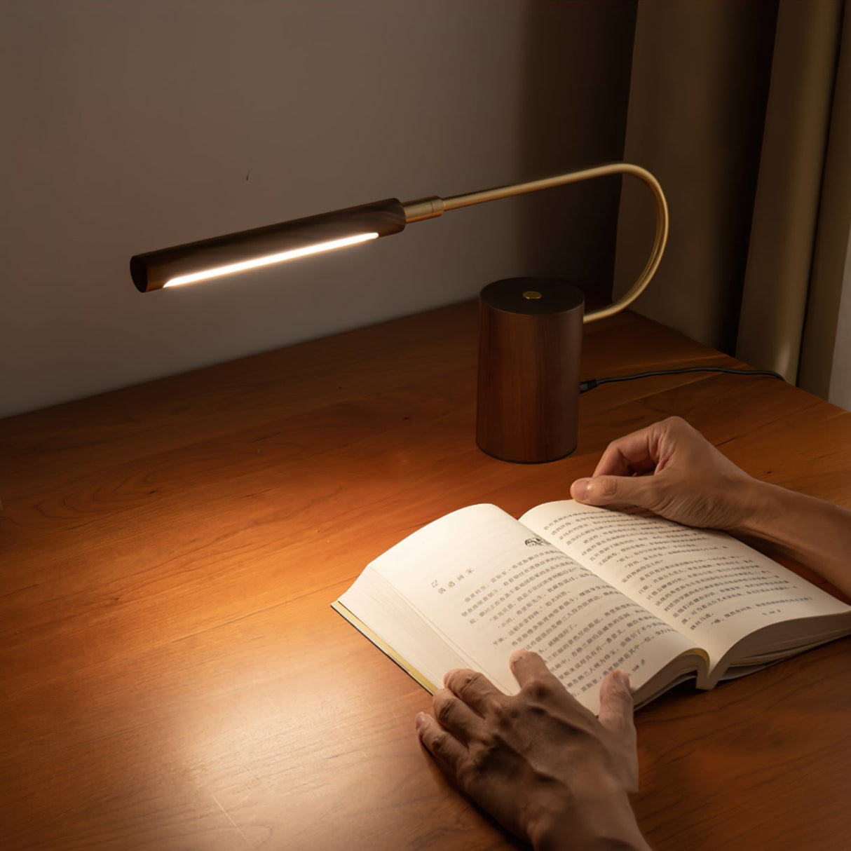 Modern LED Table Lamp Walnut Wood with Brass Accent - Product detail 12