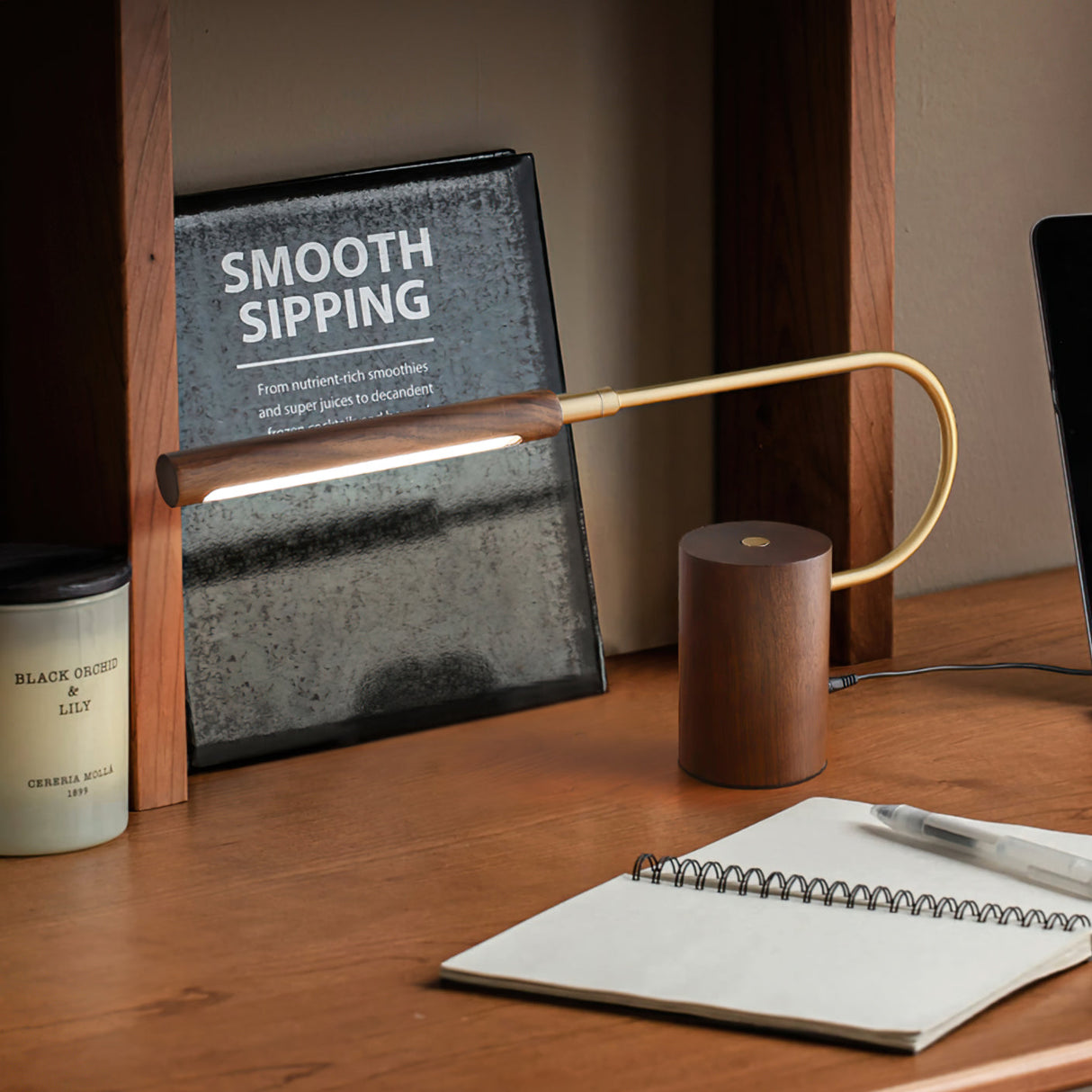 Modern LED Table Lamp Walnut Wood with Brass Accent - Product detail 13