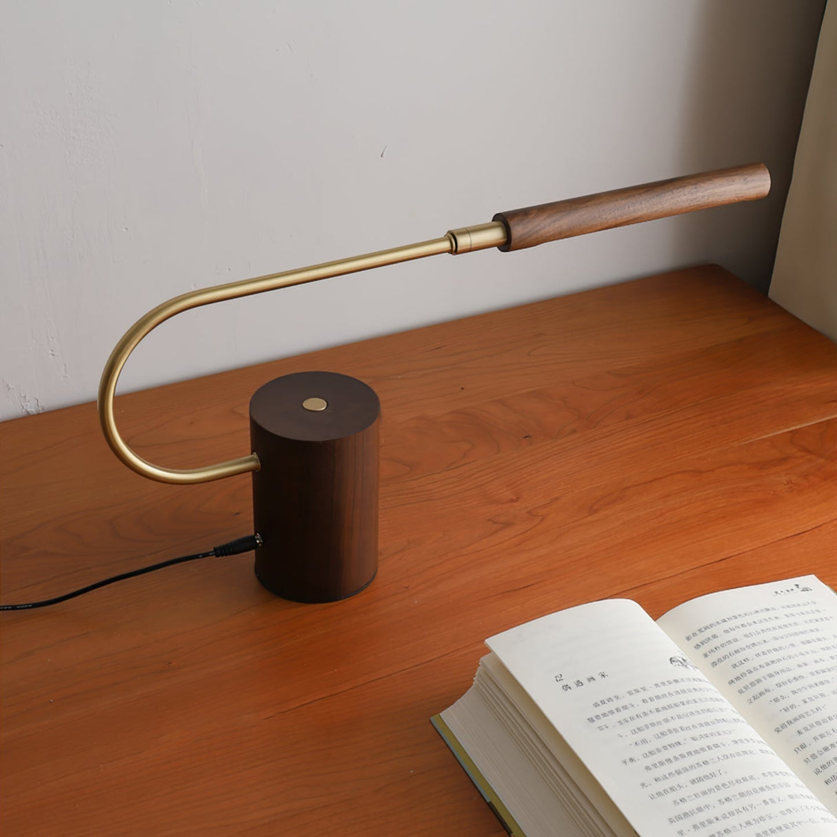 Modern LED Table Lamp Walnut Wood with Brass Accent - Product detail 11