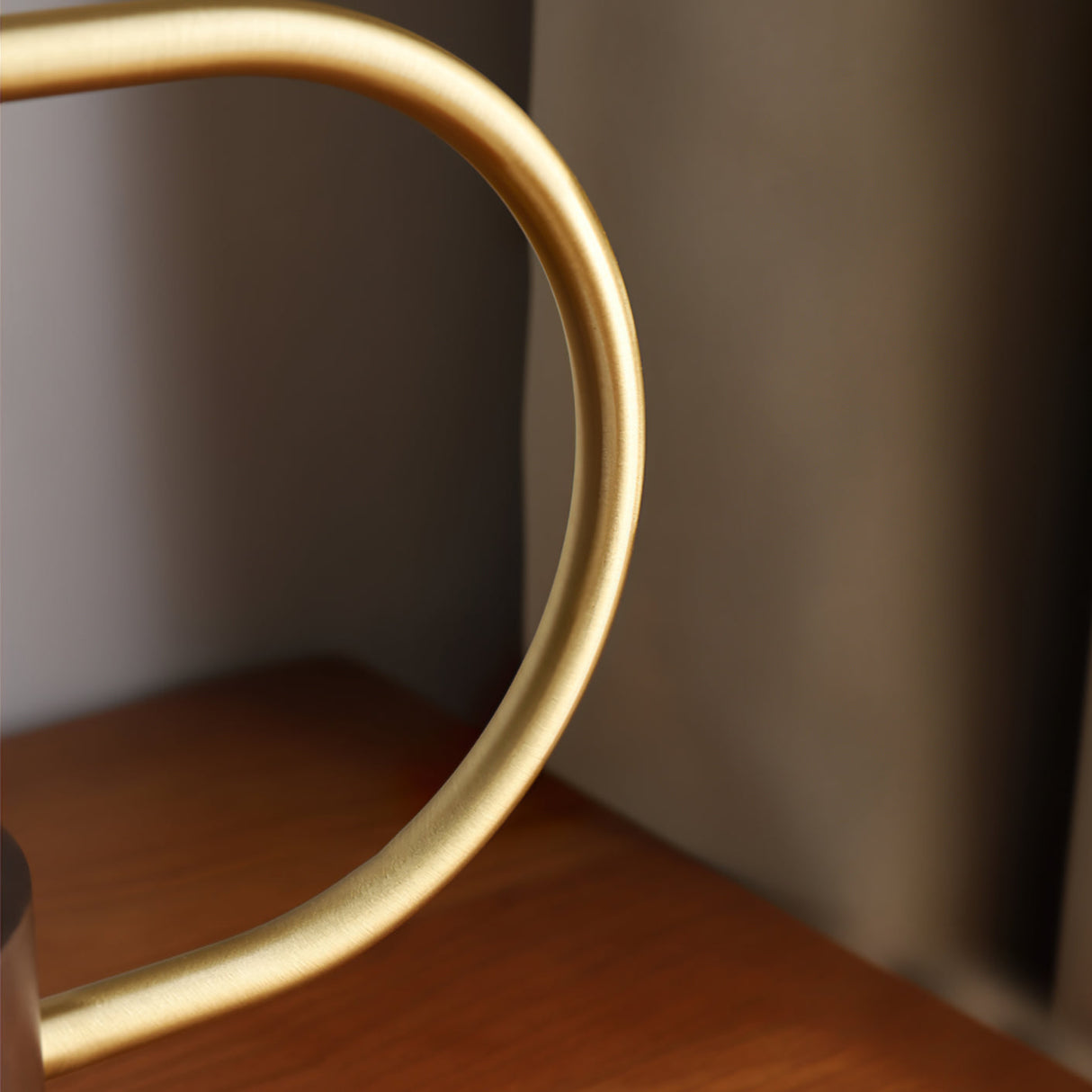 Modern LED Table Lamp Walnut Wood with Brass Accent - Product detail 7