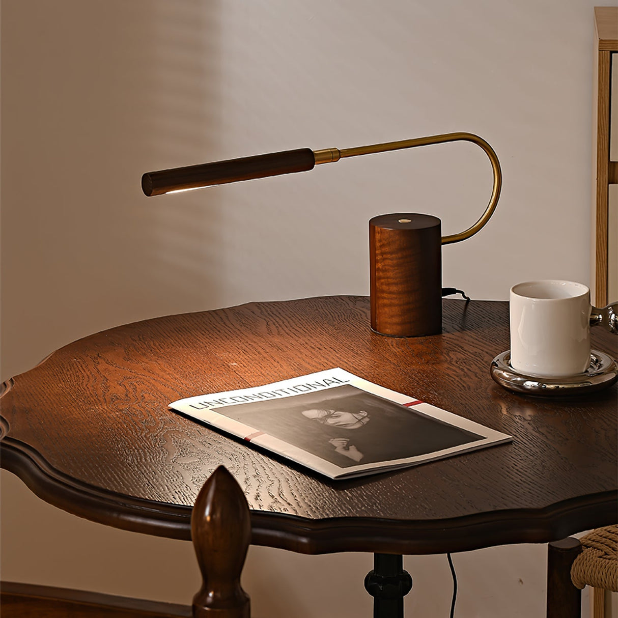 Modern LED Table Lamp Walnut Wood with Brass Accent - Product detail 9