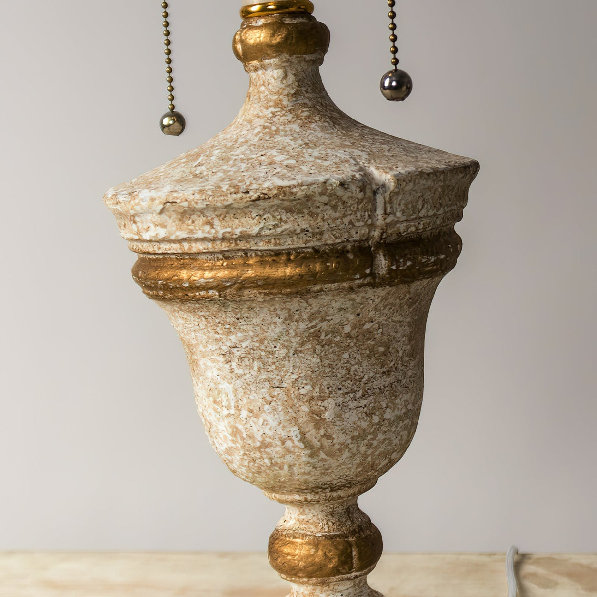 Vintage Table Lamp Antique White Base with Beige Shade - Product detail 4