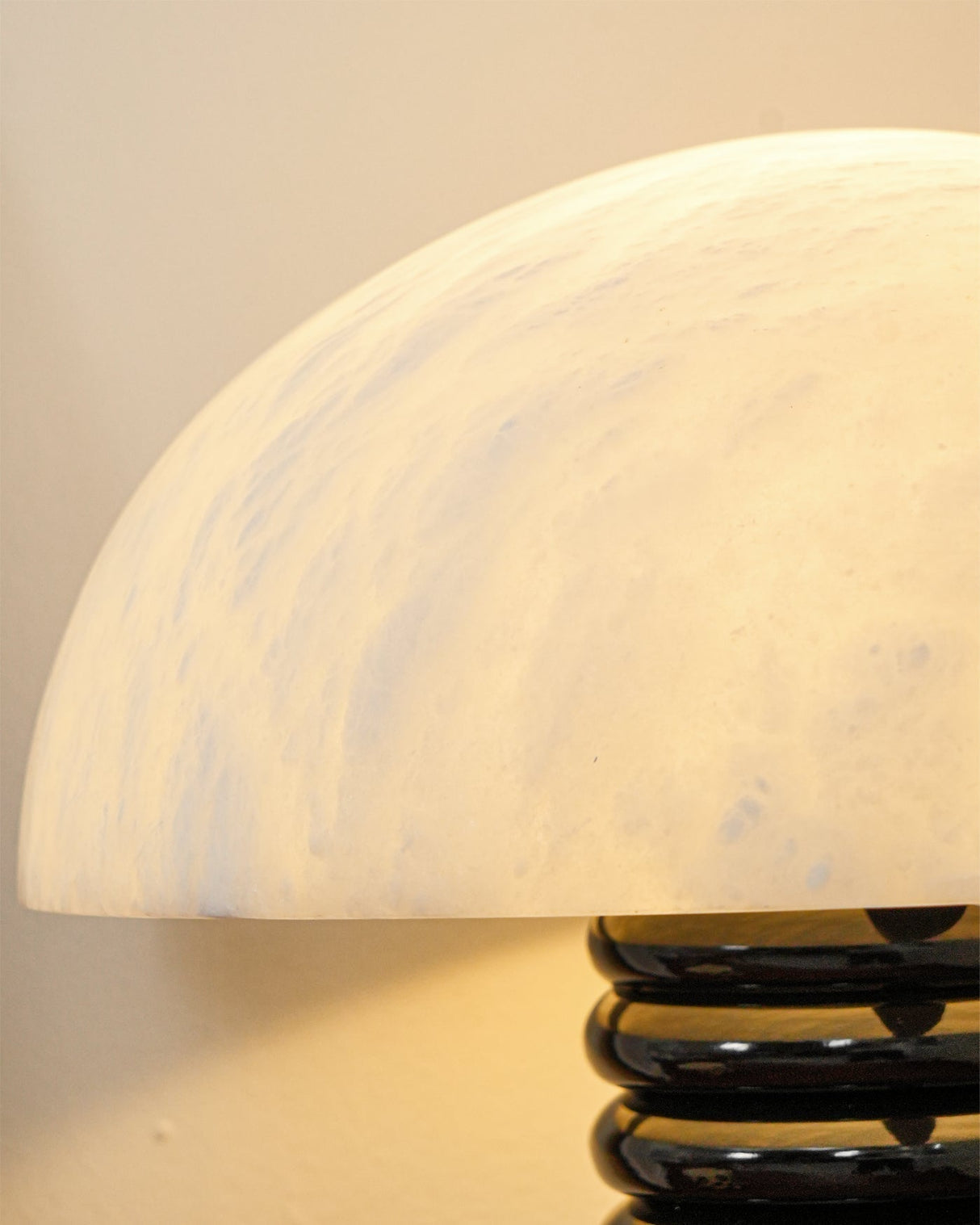 Modern Alabaster Table Lamp Black Ribbed Base Design - Product detail 14