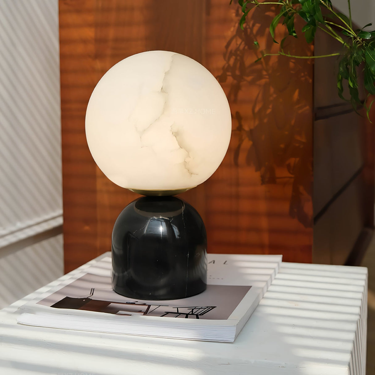 Modern Table Lamp Alabaster Globe Black Marble Base - Product detail 4
