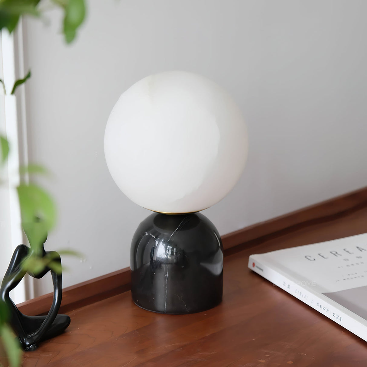 Modern Table Lamp Alabaster Globe Black Marble Base - Product detail 5