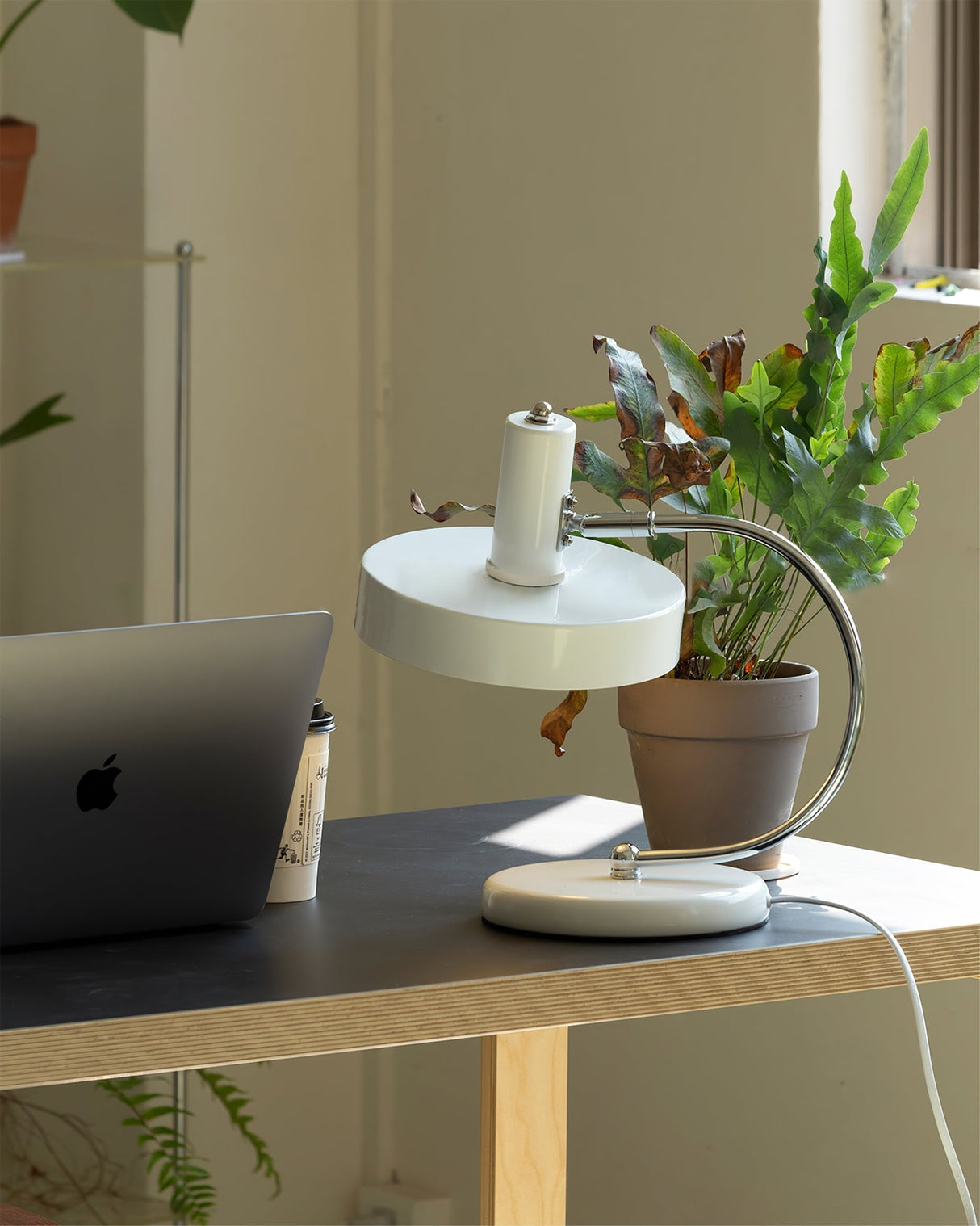 Modern Table Lamp White Metal Chrome Finish - Product detail 4