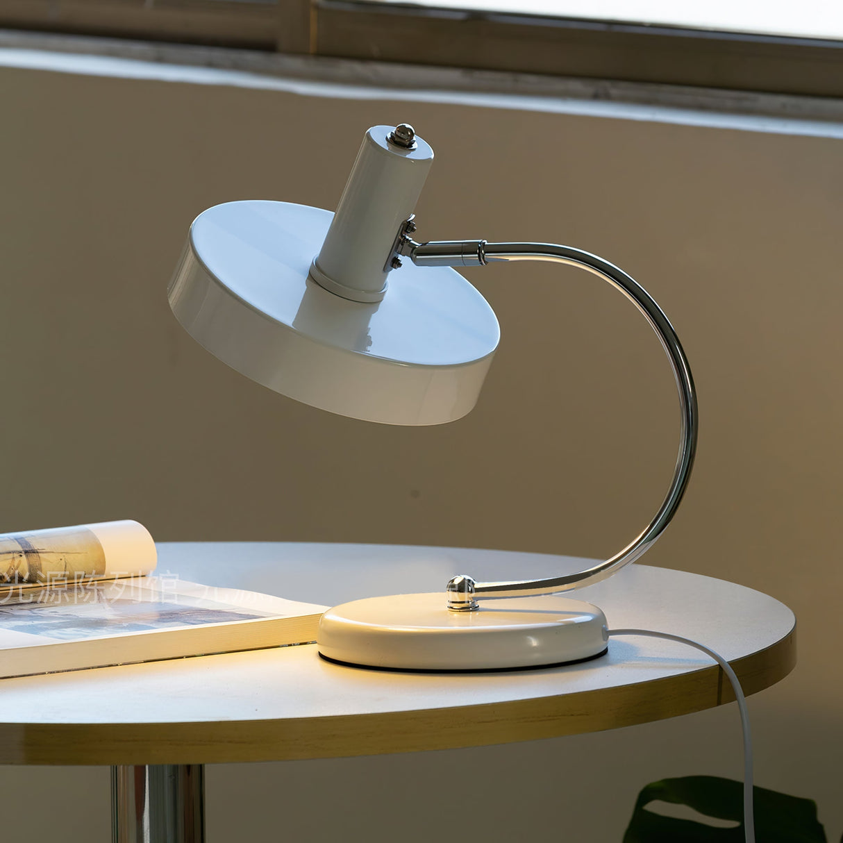 Modern Table Lamp White Metal Chrome Finish - Product detail 5