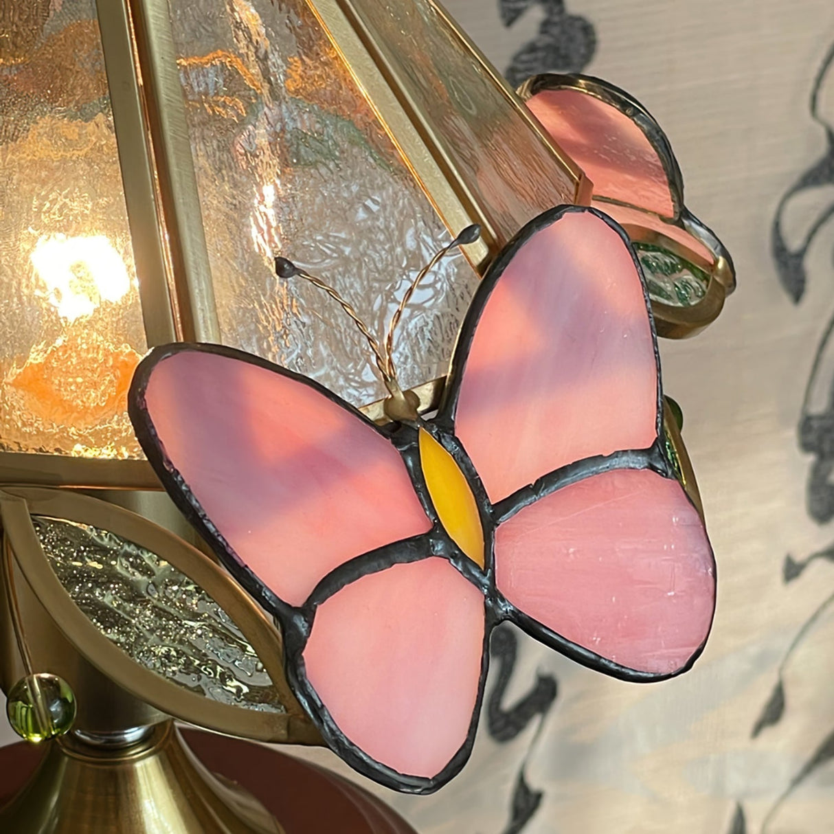 Butterfly Table Lamp Tiffany Glass Shade with Pink Wings - Product detail 4