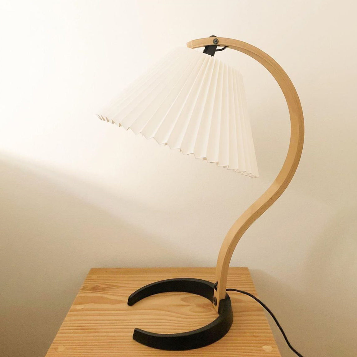 Scandinavian Table Lamp Curved Wood Pleated Shade - Product detail 21