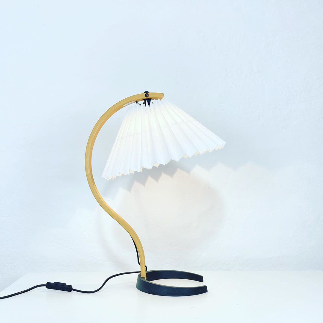 Scandinavian Table Lamp Curved Wood Pleated Shade - Product detail 24