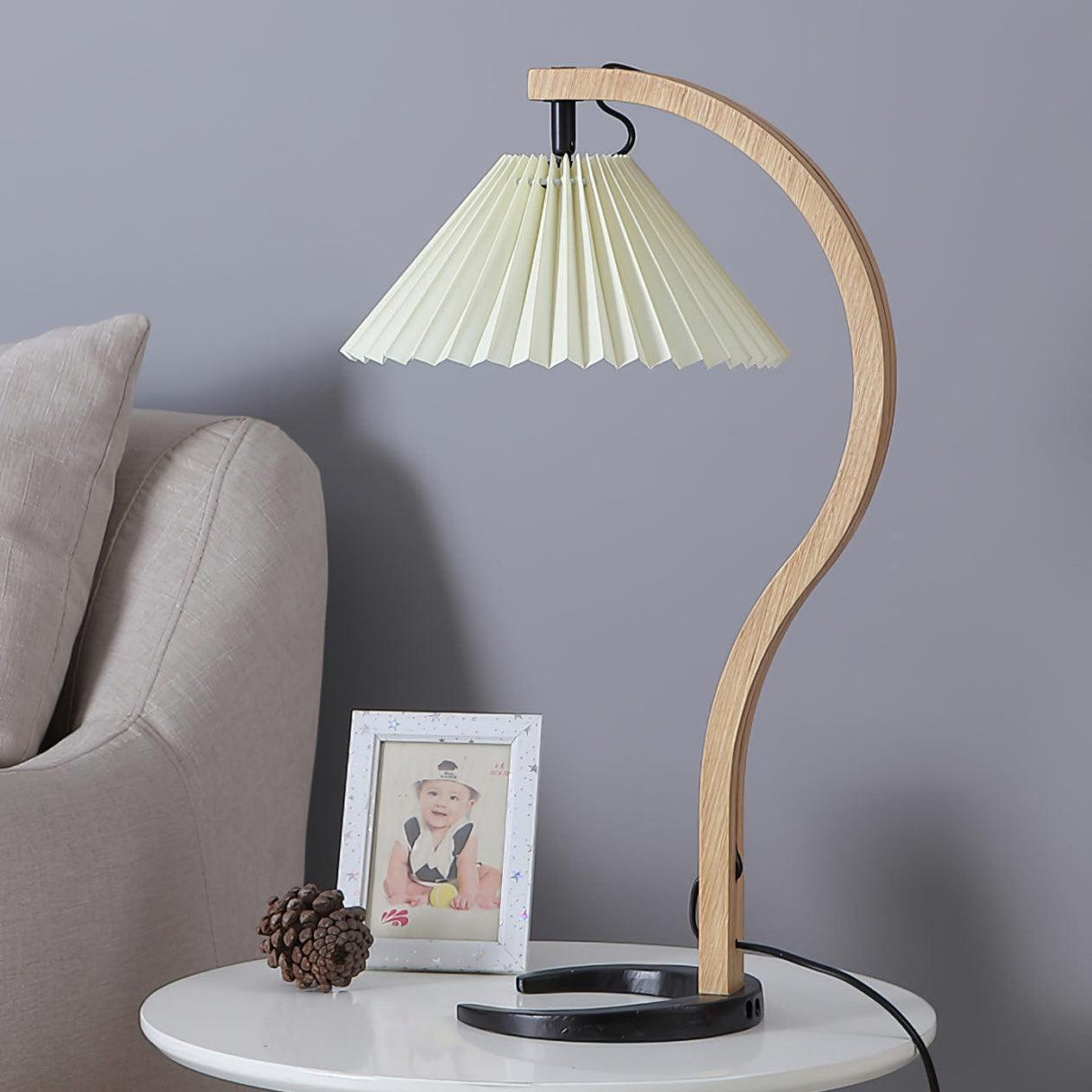 Scandinavian Table Lamp Curved Wood with Pleated Shade - Product detail 4
