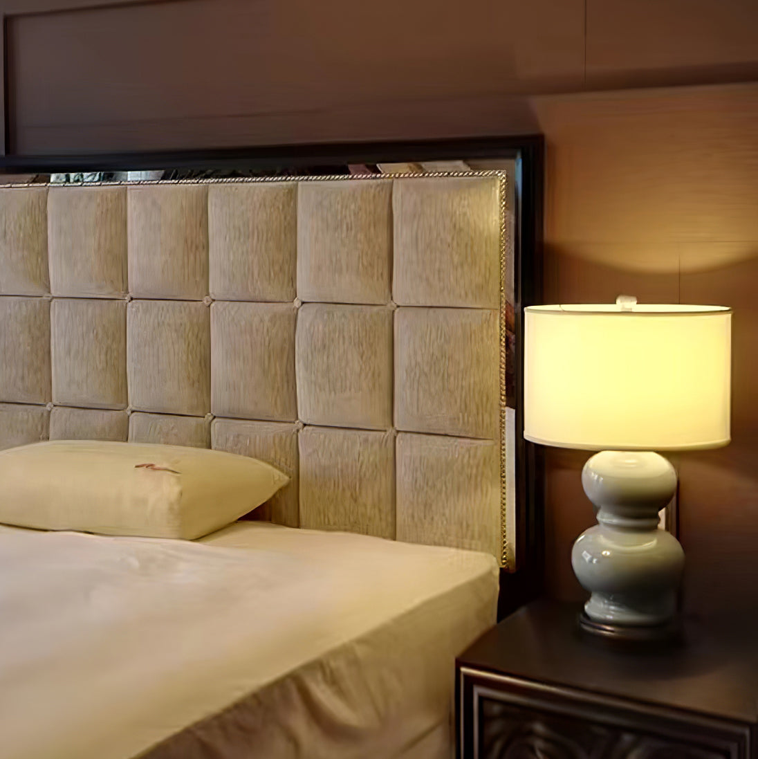 Ceramic Table Lamp White Gourd Base with Linen Shade - Product detail 10