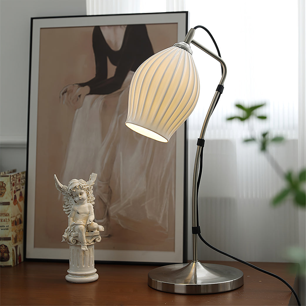 Ceramic Table Lamp Ribbed Shade Design - Product detail 4