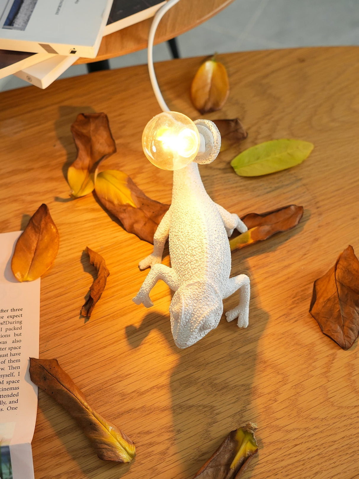 Chameleon Table Lamp White Resin Animal Design - Product detail 26
