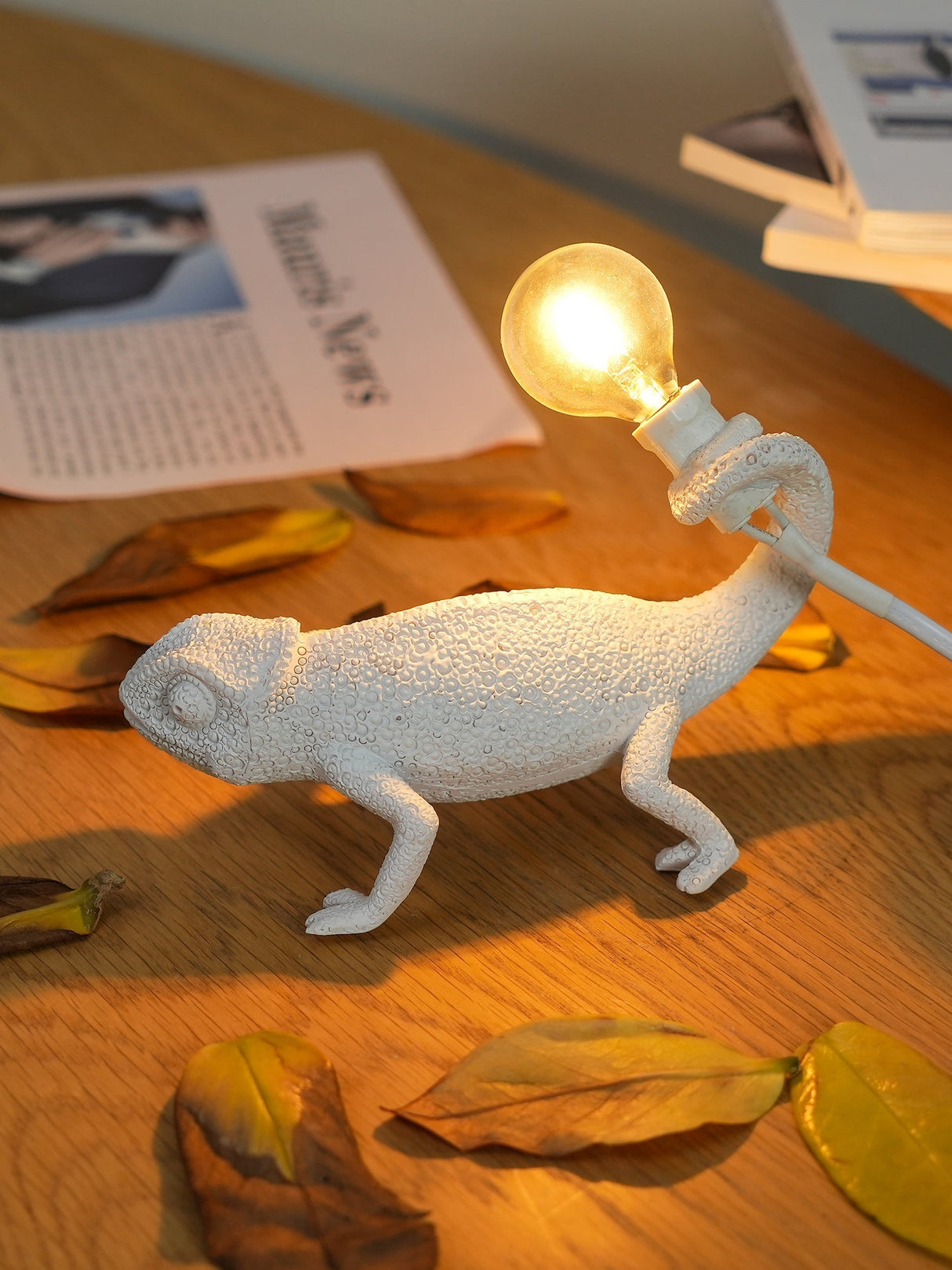 Chameleon Table Lamp White Resin Animal Design - Product detail 24