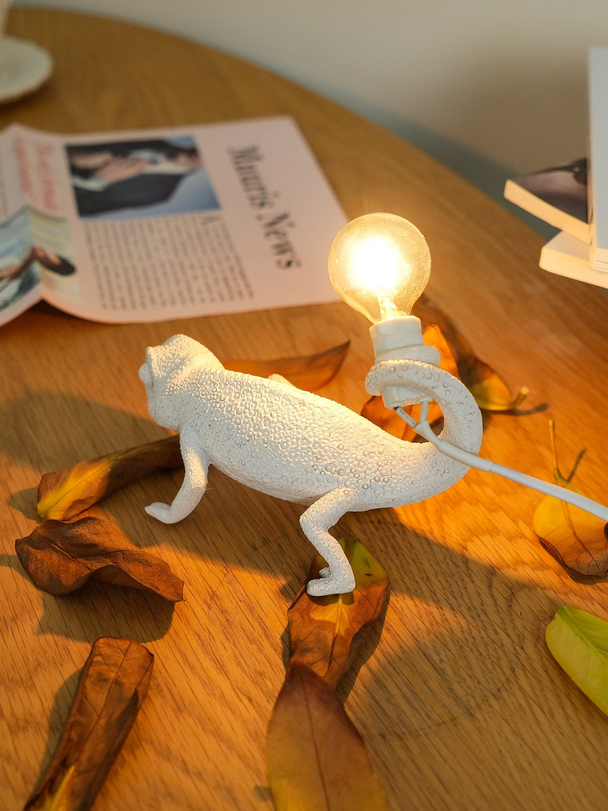 Chameleon Table Lamp White Resin Animal Design - Product detail 23