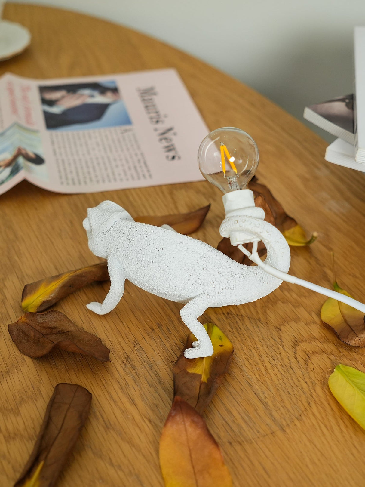 Chameleon Table Lamp White Resin Animal Design - Product detail 17