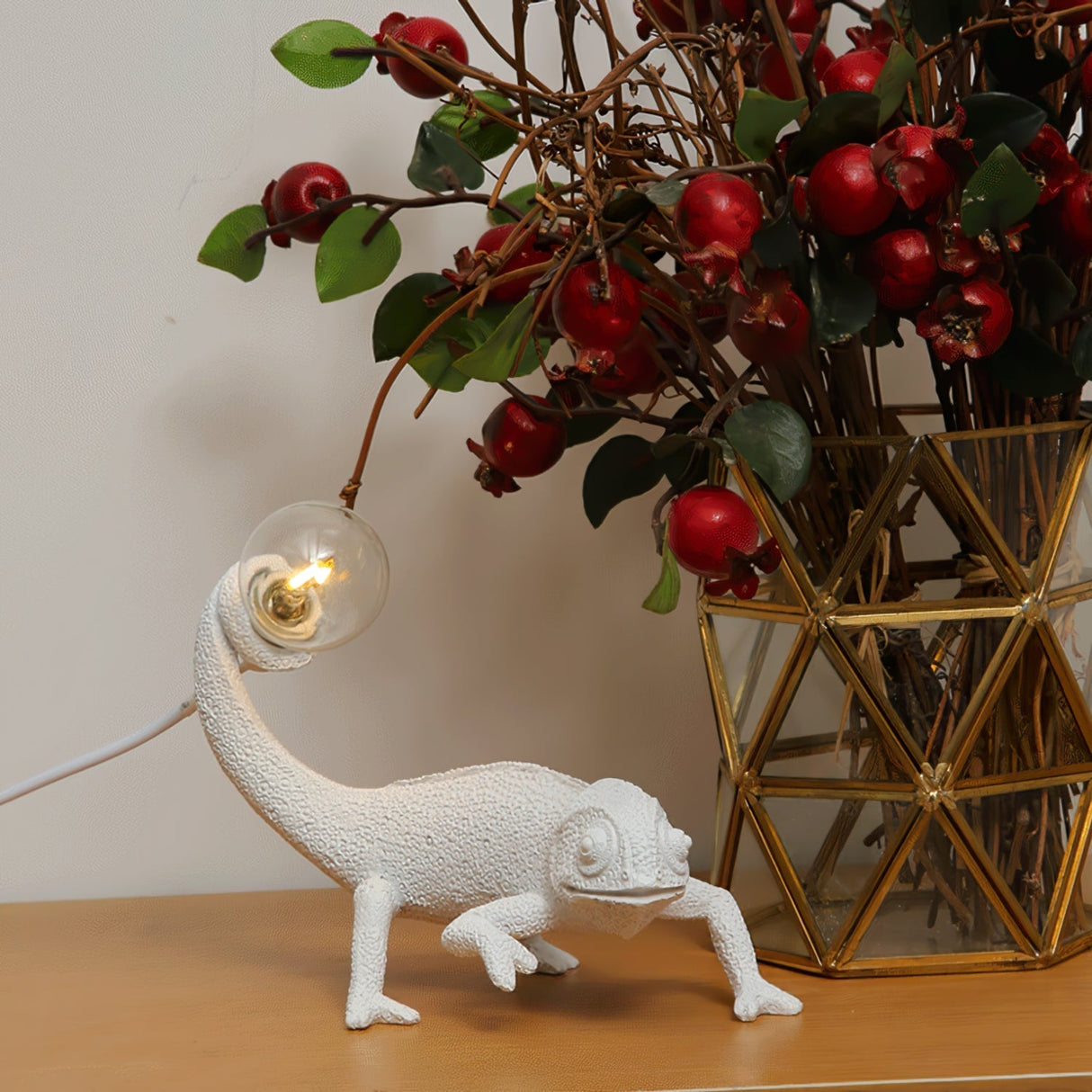 Chameleon Table Lamp White Resin Animal Design - Product detail 5