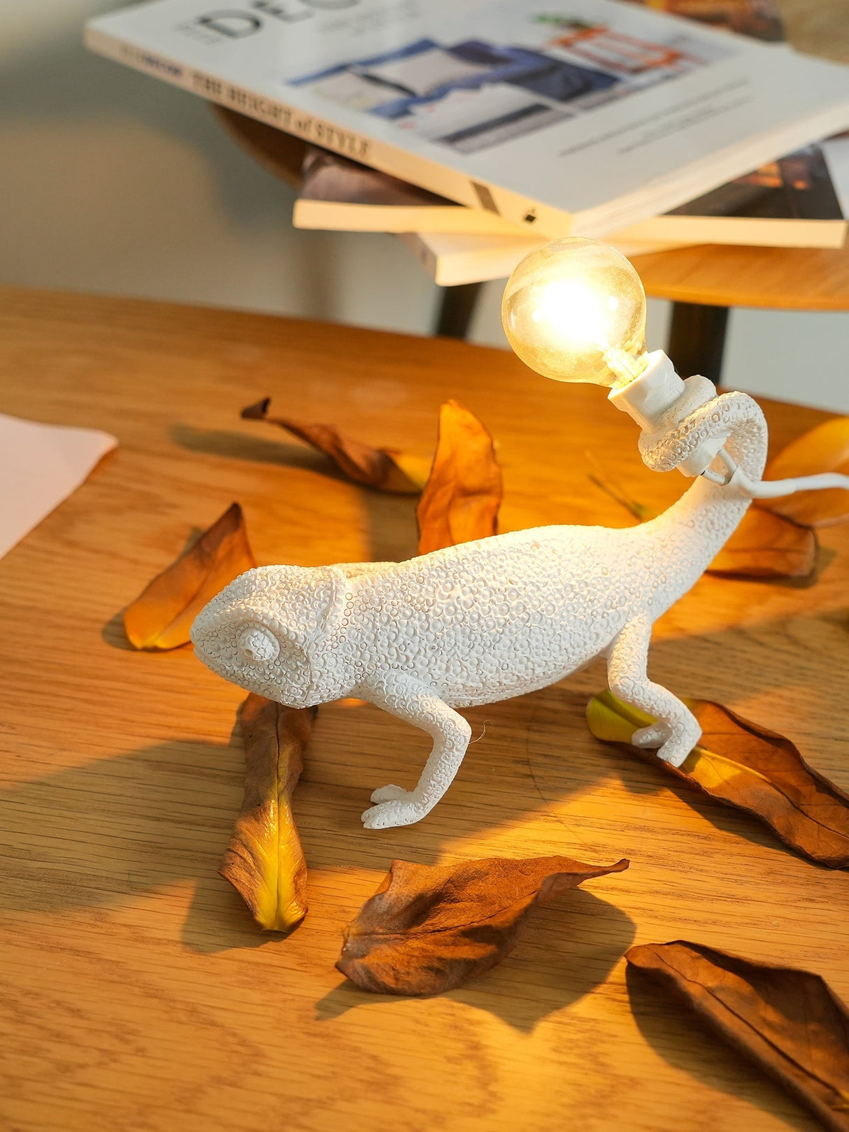 Chameleon Table Lamp White Resin Animal Design - Product detail 14