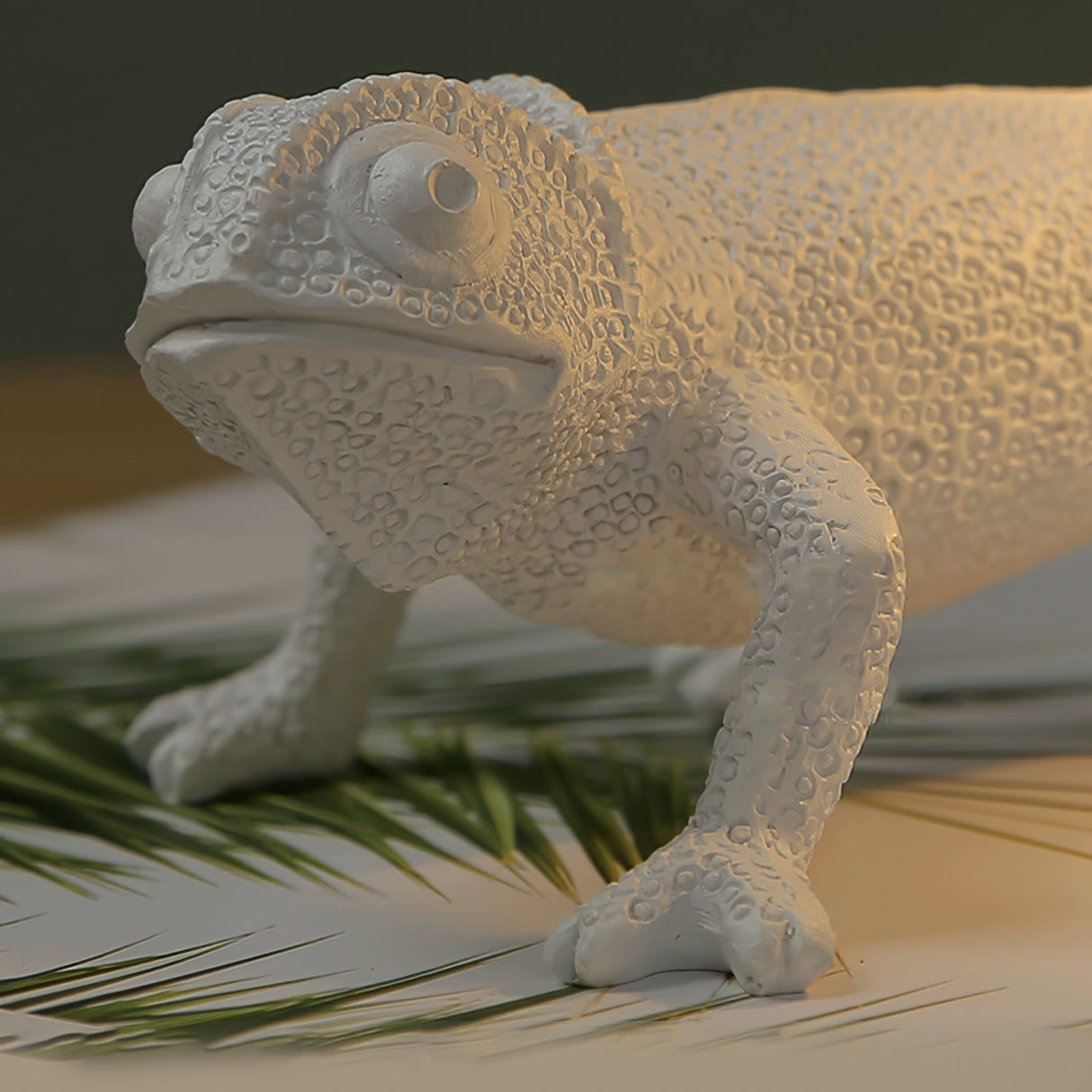 Chameleon Table Lamp White Resin Animal Design - Product detail 4