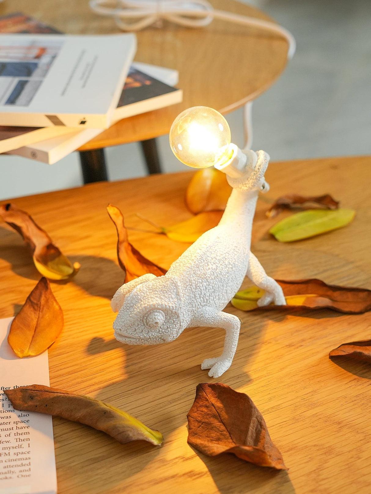 Chameleon Table Lamp White Resin Animal Design - Product detail 16