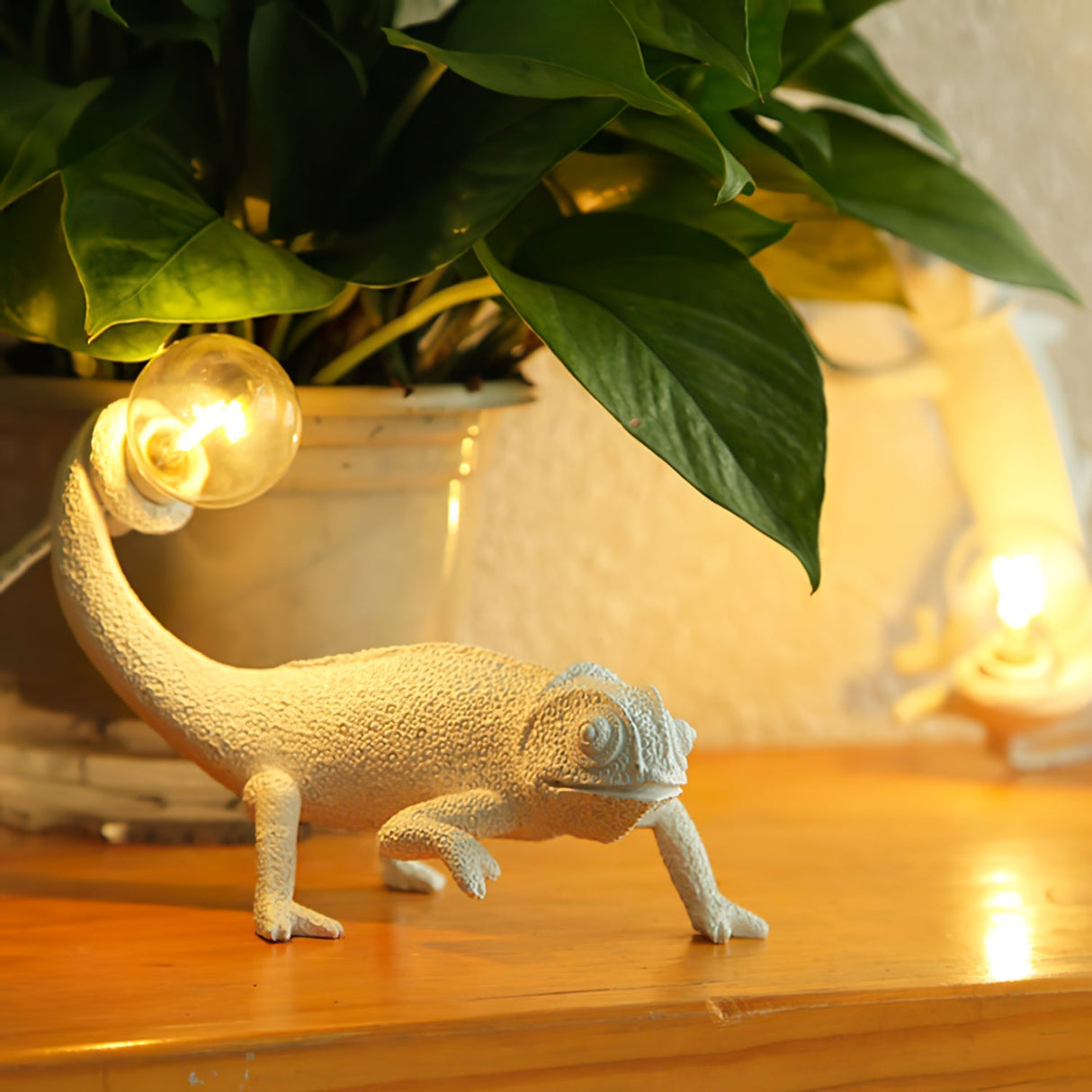 Chameleon Table Lamp White Resin Animal Design - Product detail 7