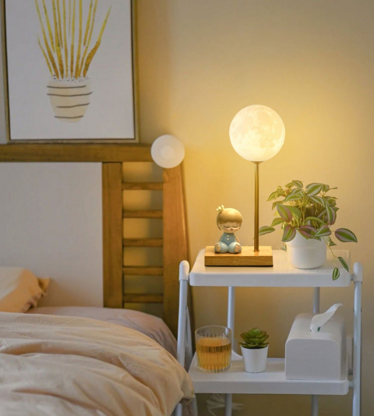 Moon Shape Table Lamp LED Astronaut Design - Product detail 9