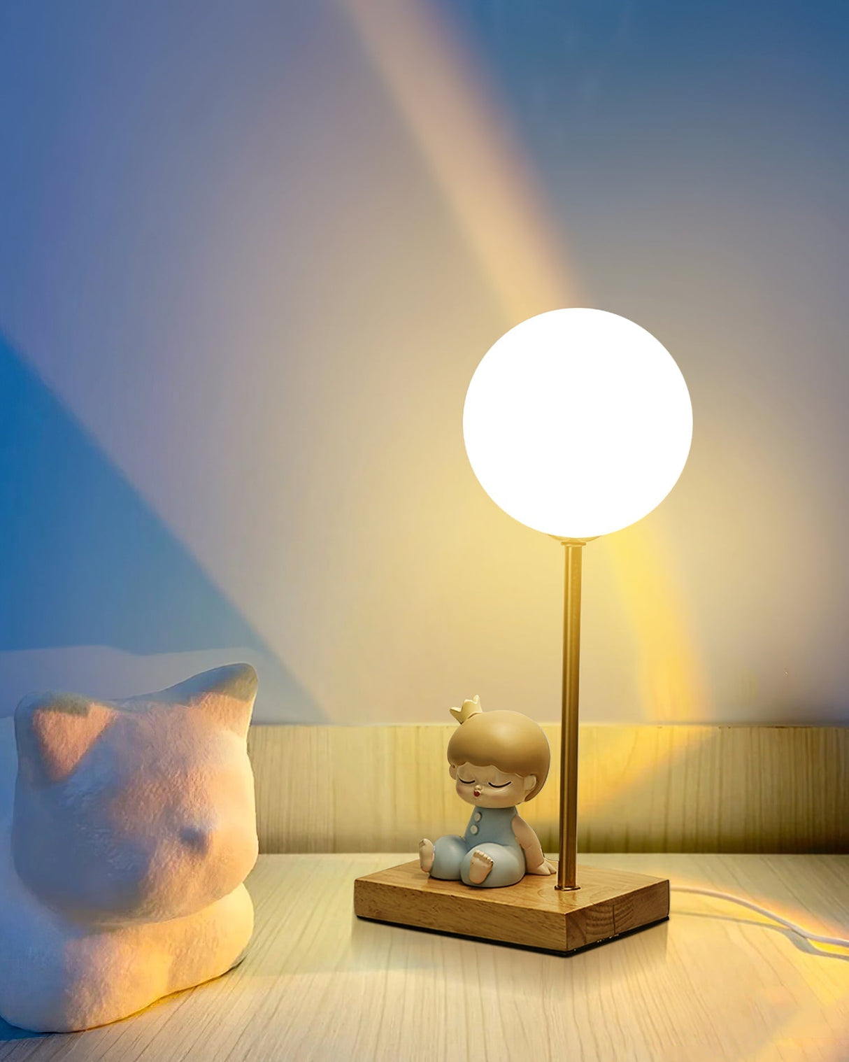 Moon Shape Table Lamp LED Astronaut Design - Product detail 12