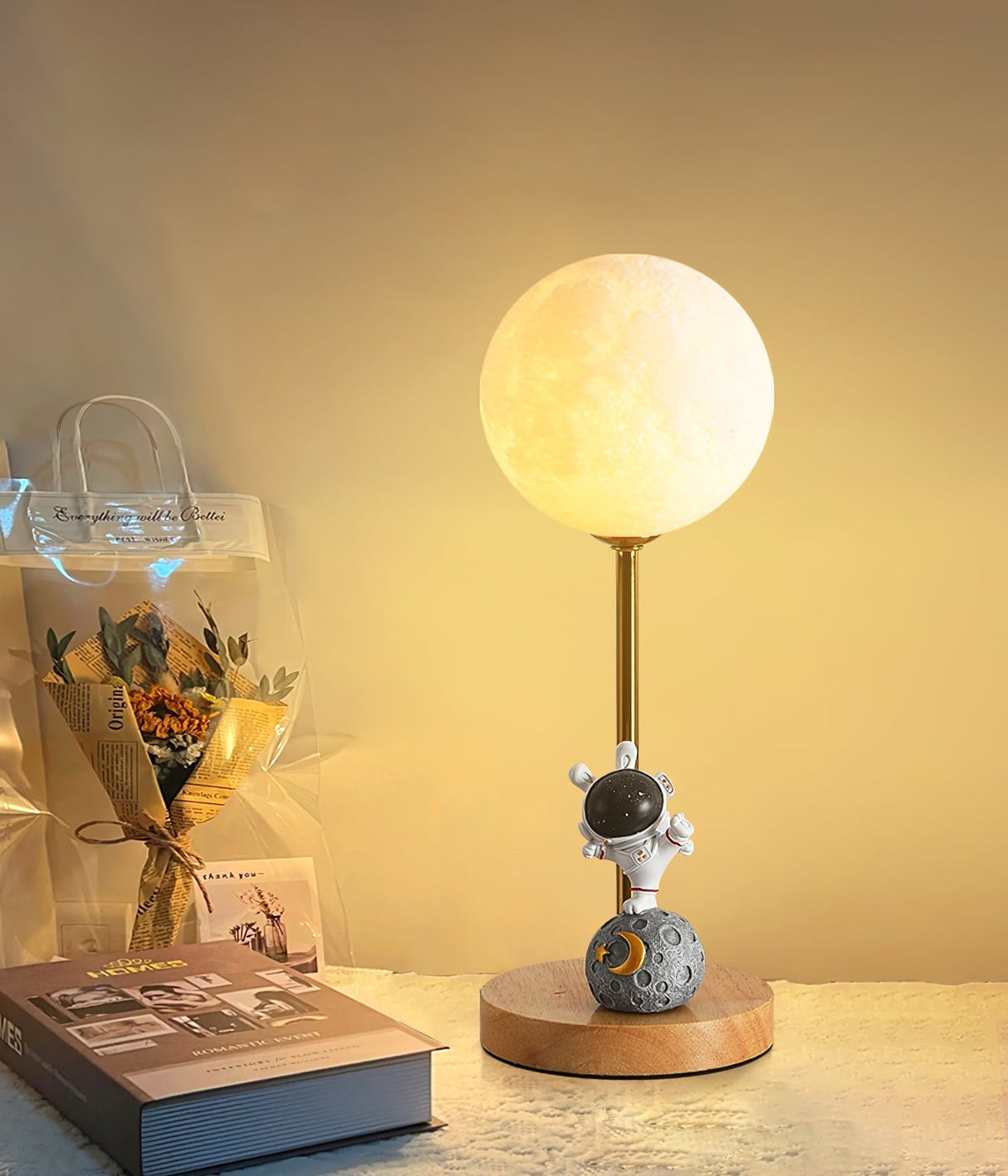 Moon Shape Table Lamp LED Astronaut Design - Product detail 15