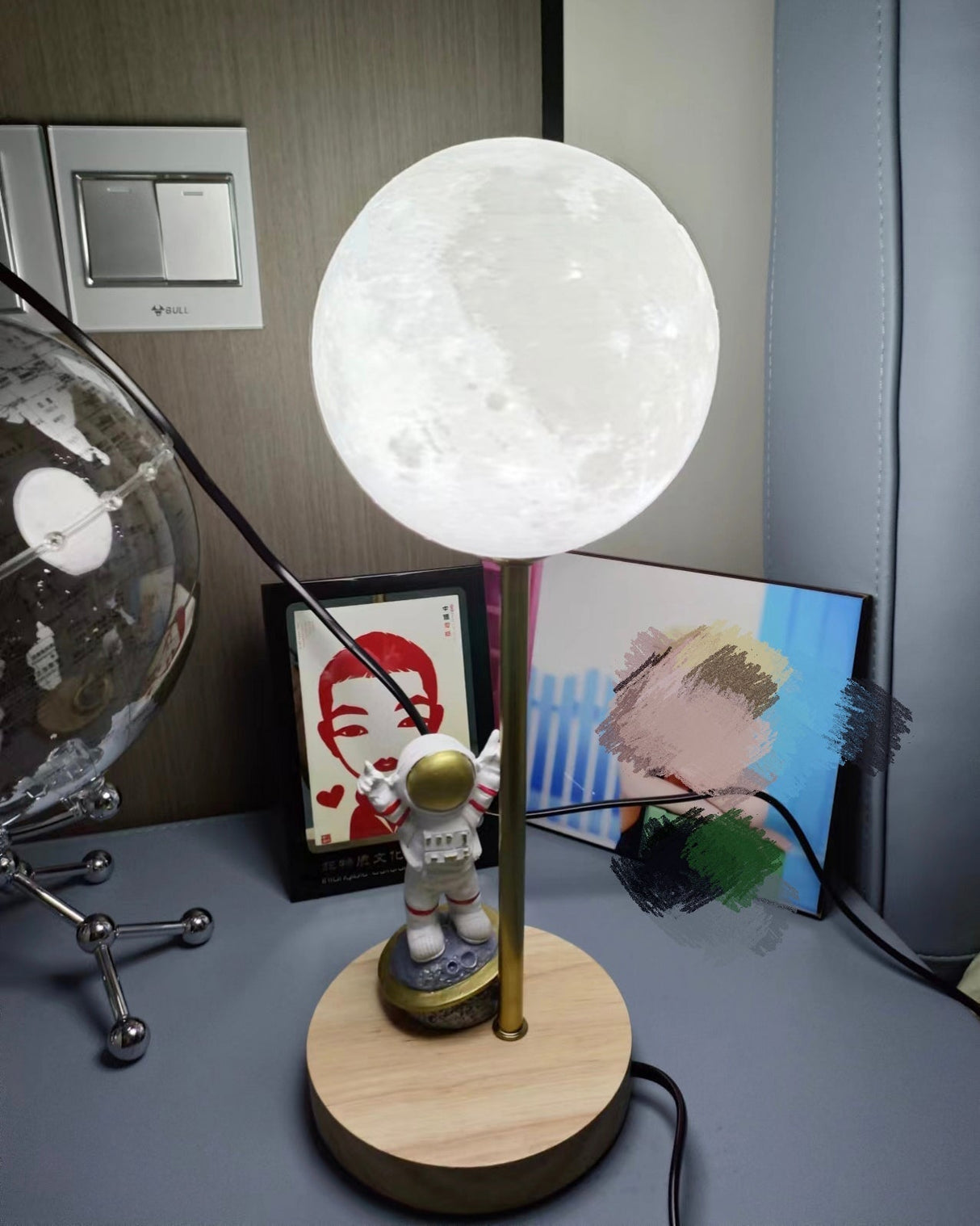 Moon Shape Table Lamp LED Astronaut Design - Product detail 26