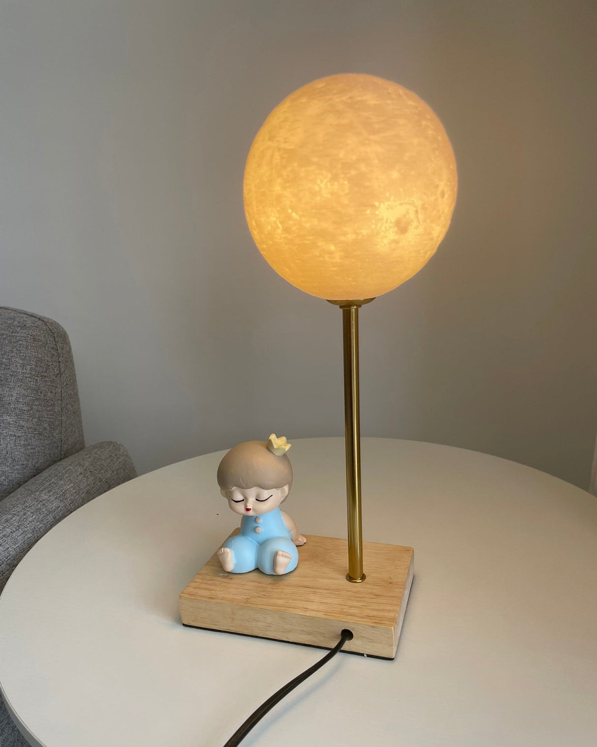 Moon Shape Table Lamp LED Astronaut Design - Product detail 30