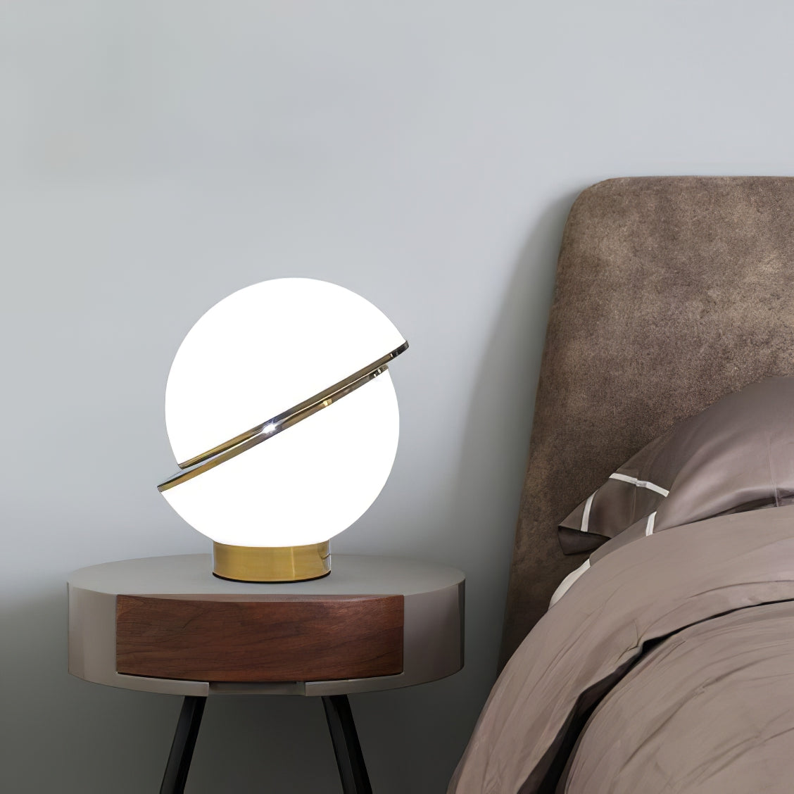 Modern Globe Table Lamp Brass Crescent Design - Product detail 14