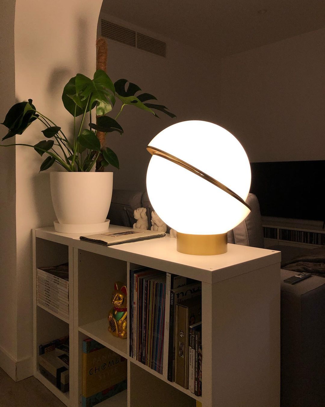 Modern Globe Table Lamp Brass Crescent Design - Product detail 22